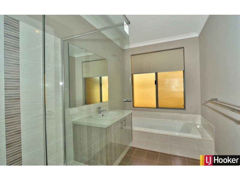 11 Warburton Trail, Lakelands WA 6180