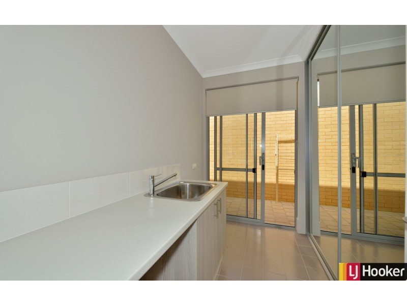 11 Warburton Trail, Lakelands WA 6180