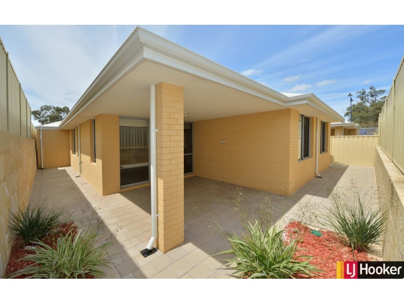 11 Warburton Trail, Lakelands WA 6180