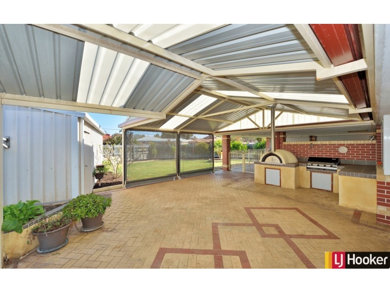 12 Monclair Court, Meadow Springs WA 6210