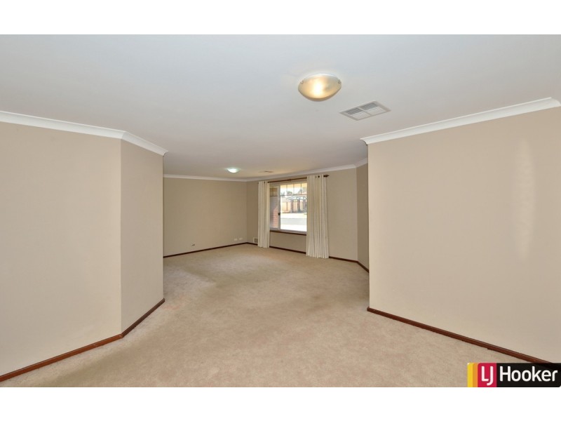 12 Monclair Court, Meadow Springs WA 6210