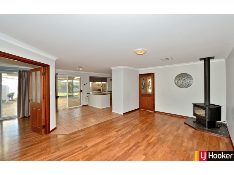 12 Monclair Court, Meadow Springs WA 6210