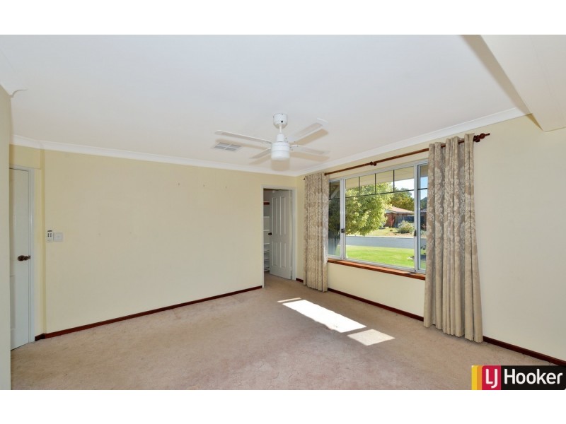 12 Monclair Court, Meadow Springs WA 6210