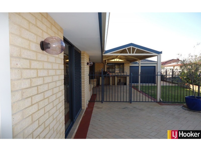 24 Montego Way, Halls Head WA 6210