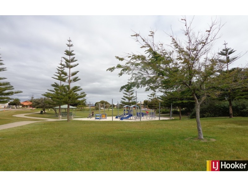 24 Montego Way, Halls Head WA 6210
