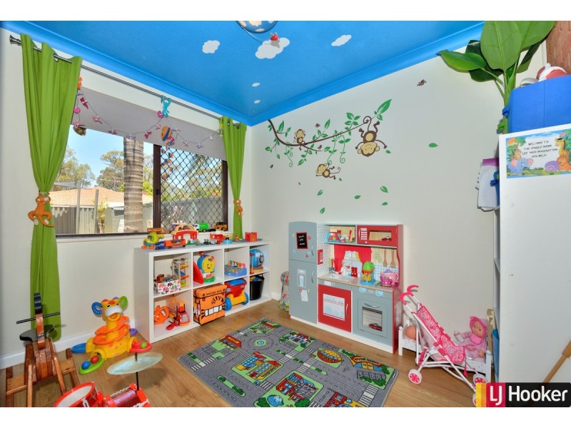 8 Penrith Street, Dudley Park WA 6210