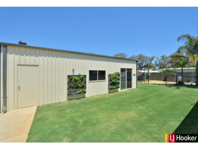 8 Penrith Street, Dudley Park WA 6210