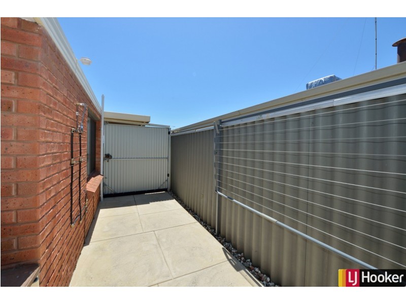 8 Penrith Street, Dudley Park WA 6210