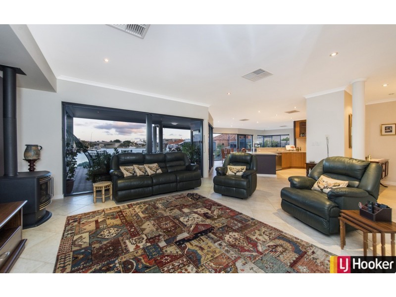 19 Eunamara Retreat, Halls Head WA 6210