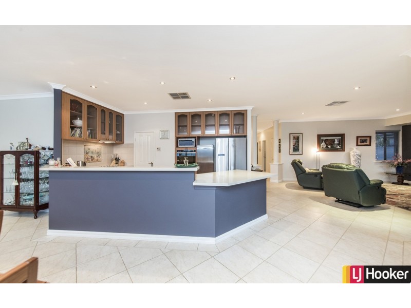 19 Eunamara Retreat, Halls Head WA 6210