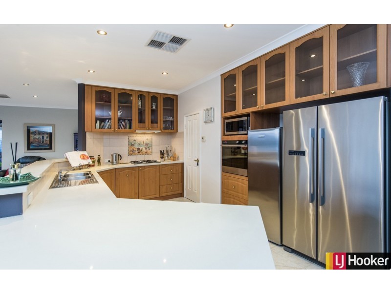 19 Eunamara Retreat, Halls Head WA 6210