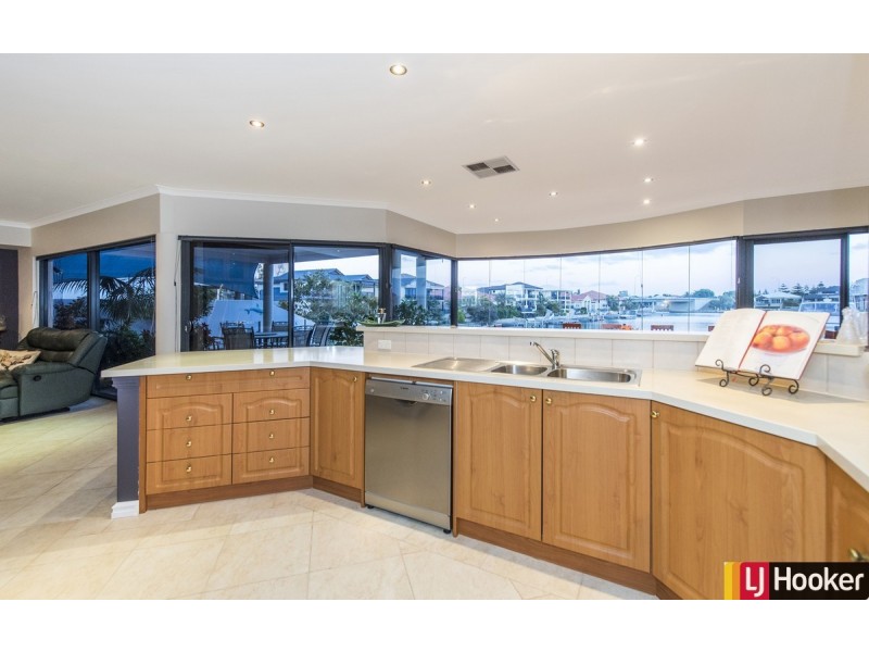 19 Eunamara Retreat, Halls Head WA 6210