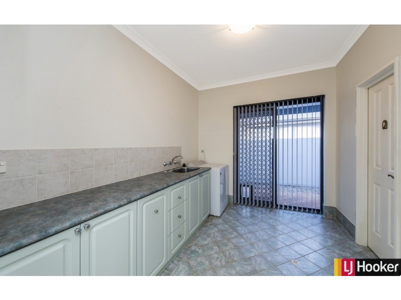 19 Eunamara Retreat, Halls Head WA 6210