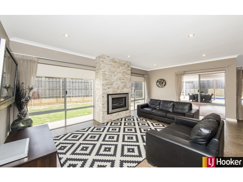 297 Peelwood Parade, Halls Head WA 6210