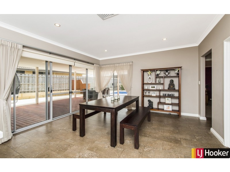 297 Peelwood Parade, Halls Head WA 6210