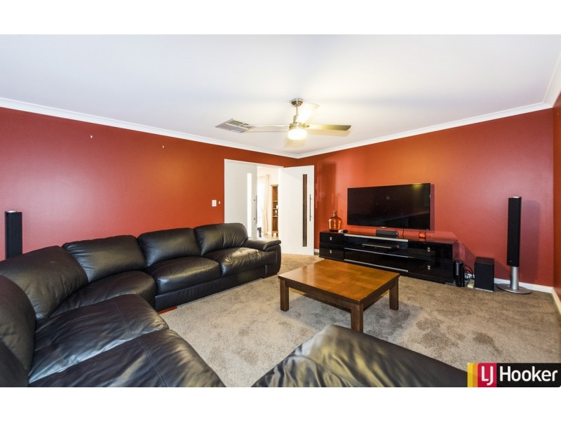 297 Peelwood Parade, Halls Head WA 6210