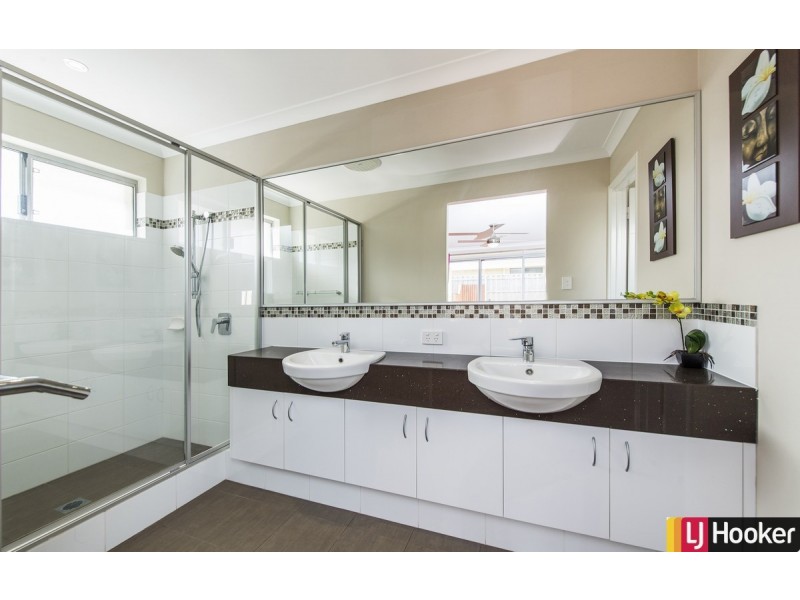 297 Peelwood Parade, Halls Head WA 6210