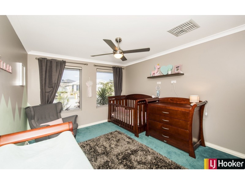 297 Peelwood Parade, Halls Head WA 6210