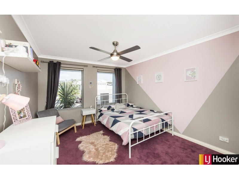 297 Peelwood Parade, Halls Head WA 6210