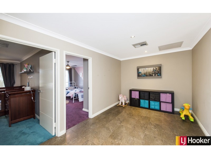 297 Peelwood Parade, Halls Head WA 6210