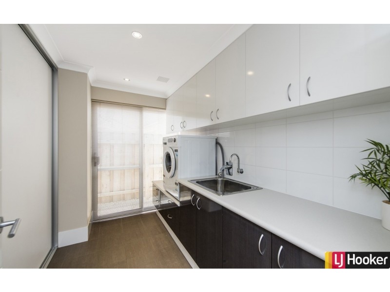 297 Peelwood Parade, Halls Head WA 6210