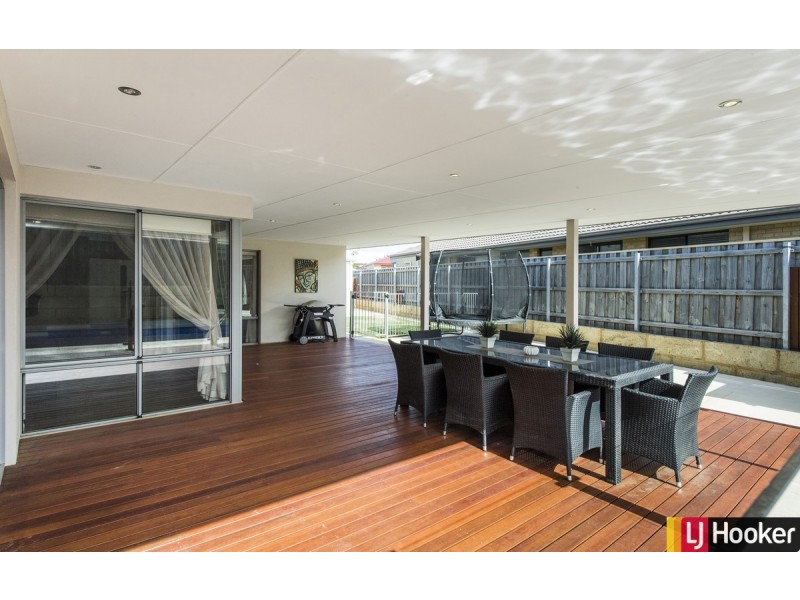 297 Peelwood Parade, Halls Head WA 6210