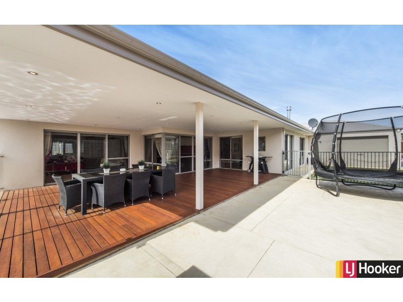 297 Peelwood Parade, Halls Head WA 6210