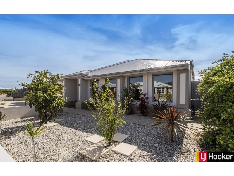 297 Peelwood Parade, Halls Head WA 6210