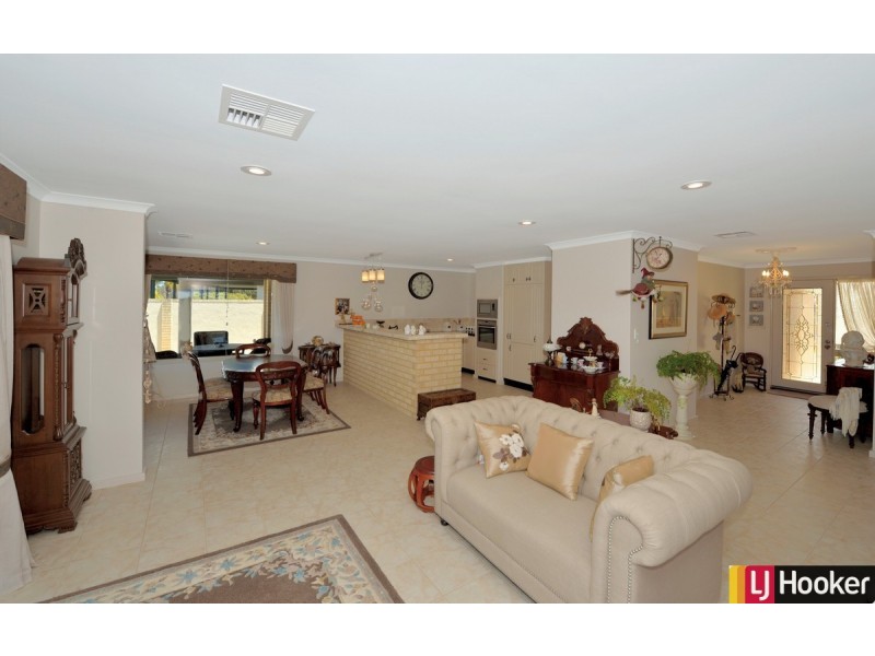 14 Robertson Grove, South Yunderup WA 6208