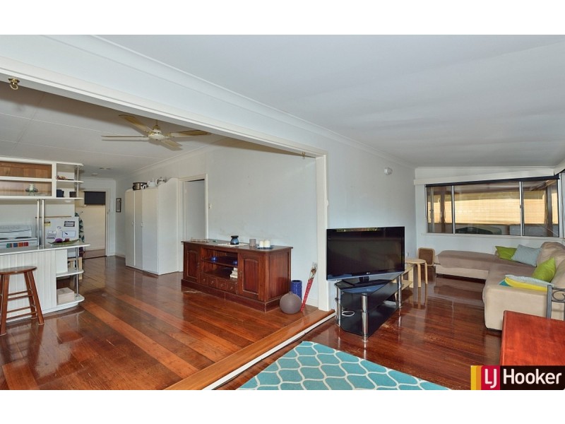 9 Valley Road, Halls Head WA 6210