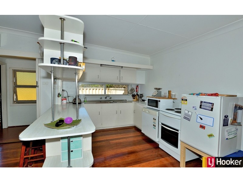 9 Valley Road, Halls Head WA 6210