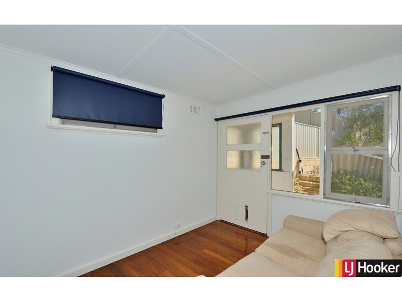 9 Valley Road, Halls Head WA 6210