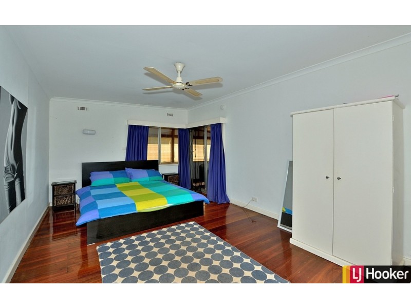 9 Valley Road, Halls Head WA 6210