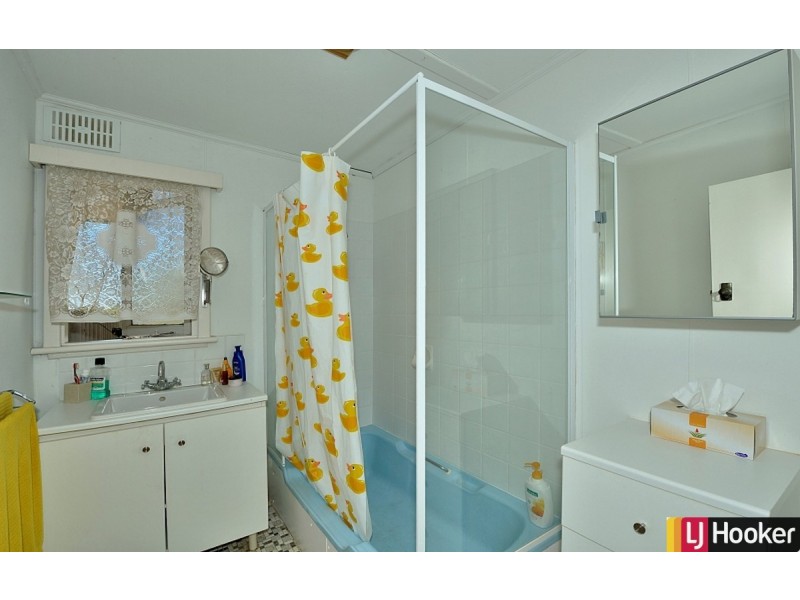 9 Valley Road, Halls Head WA 6210