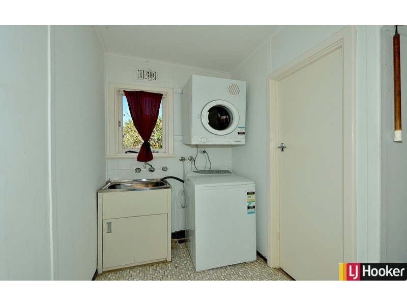 9 Valley Road, Halls Head WA 6210