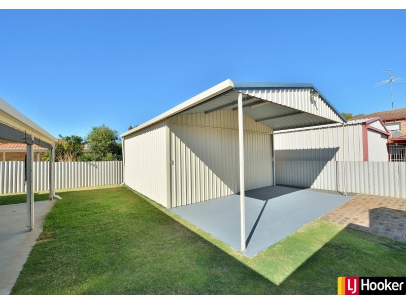 11 Sandalwood Parade, Halls Head WA 6210