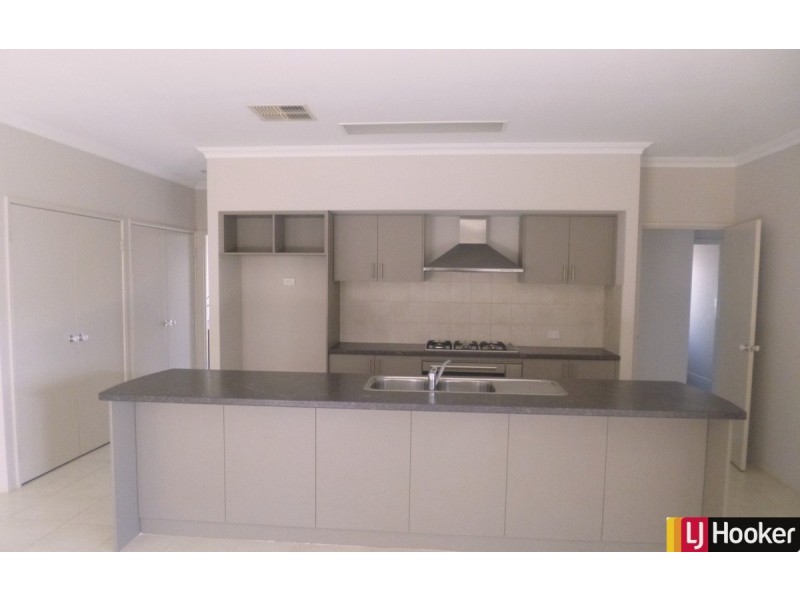 28 Marsdenia Road, Halls Head WA 6210