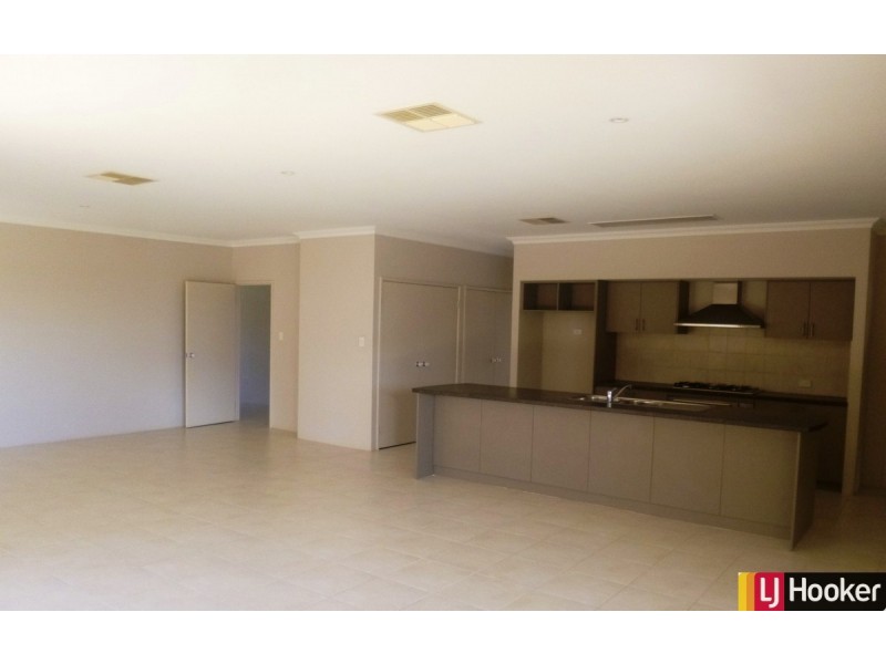 28 Marsdenia Road, Halls Head WA 6210