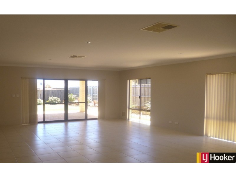 28 Marsdenia Road, Halls Head WA 6210