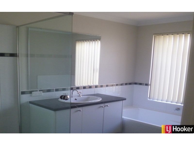 28 Marsdenia Road, Halls Head WA 6210