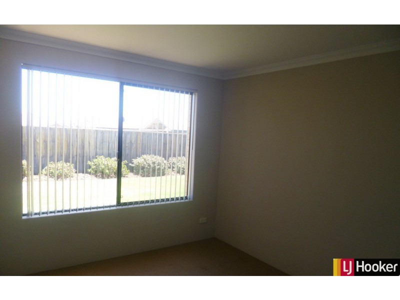 28 Marsdenia Road, Halls Head WA 6210