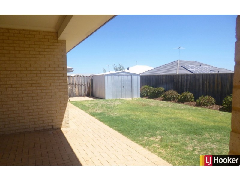 28 Marsdenia Road, Halls Head WA 6210