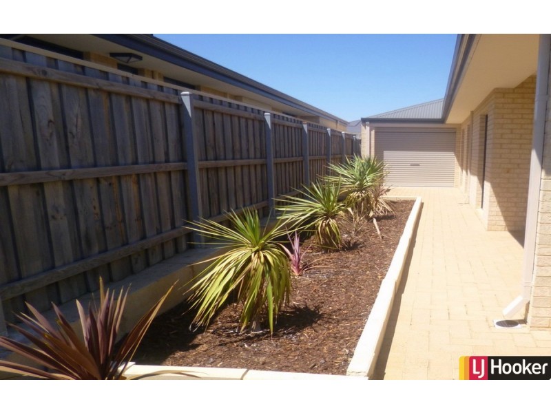28 Marsdenia Road, Halls Head WA 6210
