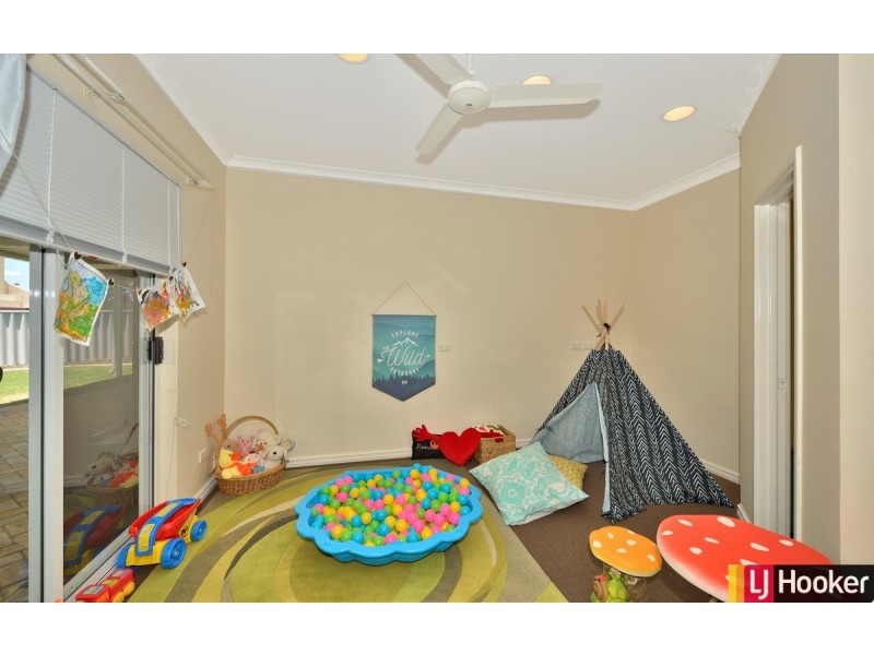 9 Neptune Place, Halls Head WA 6210