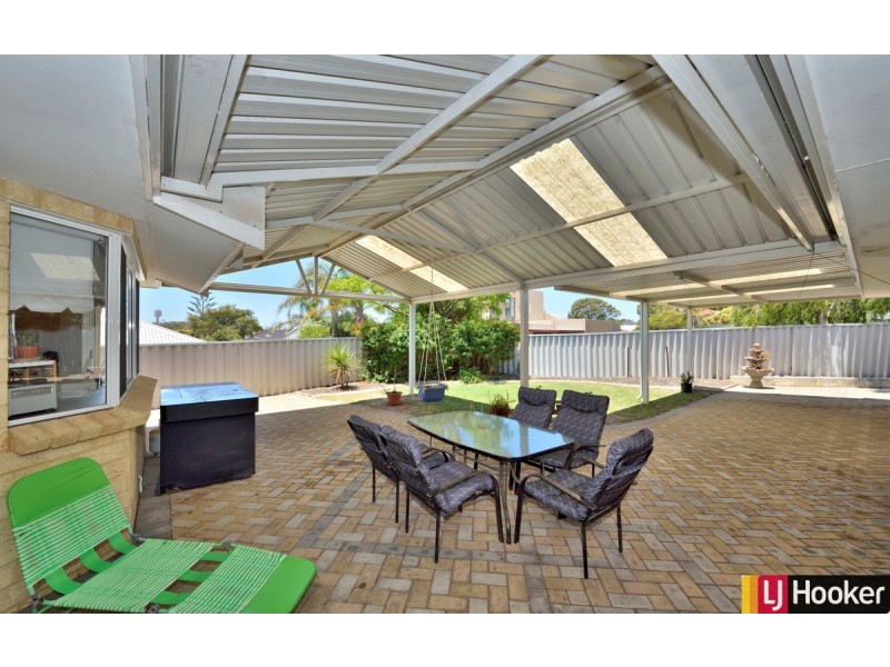 9 Neptune Place, Halls Head WA 6210