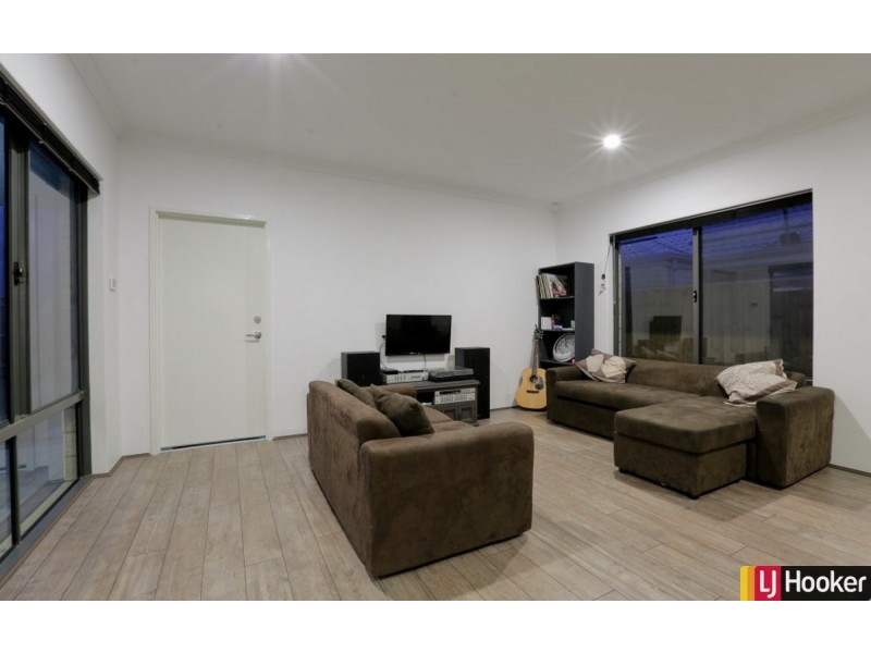 8 Vestita Lane, Halls Head WA 6210