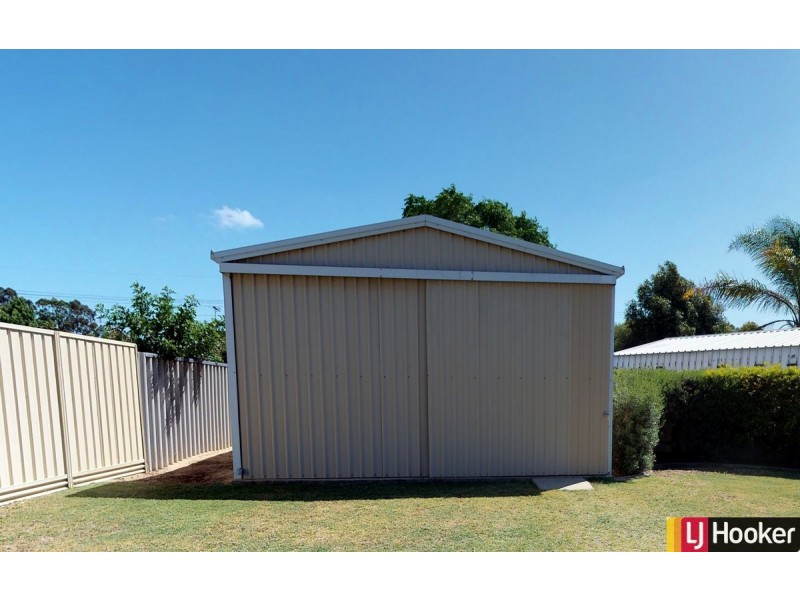 4 Canary Court, Greenfields WA 6210