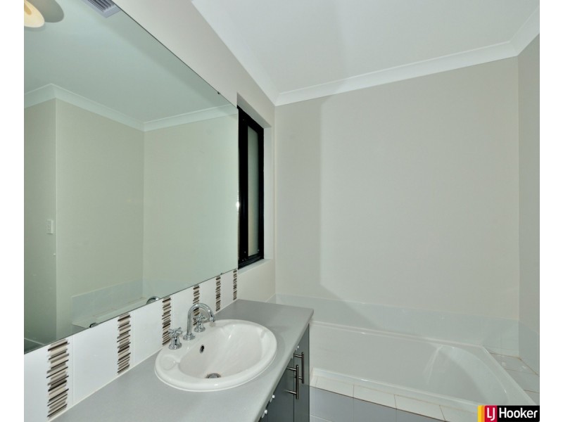 144 Lake Valley Drive, Lakelands WA 6180