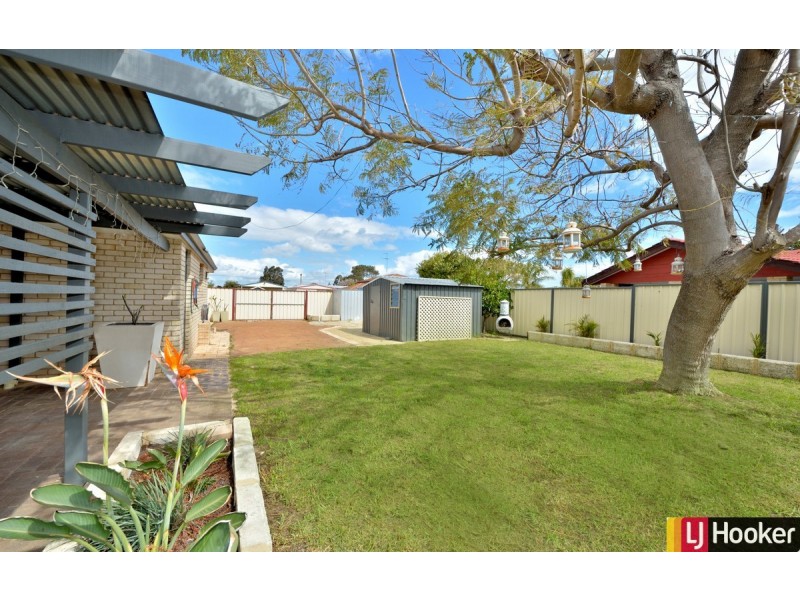 9 Sandalwood Parade, Halls Head WA 6210