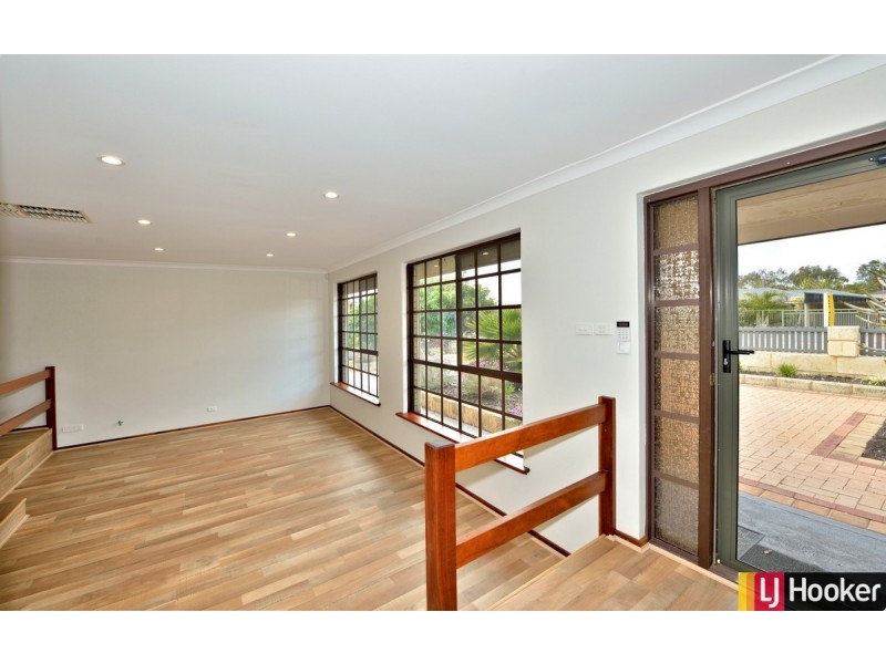 9 Sandalwood Parade, Halls Head WA 6210